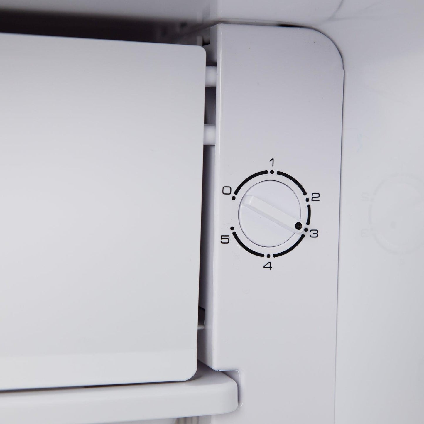 AVANTI Avanti 3.3 cu. ft. Compact Refrigerator - Black - RM3316B