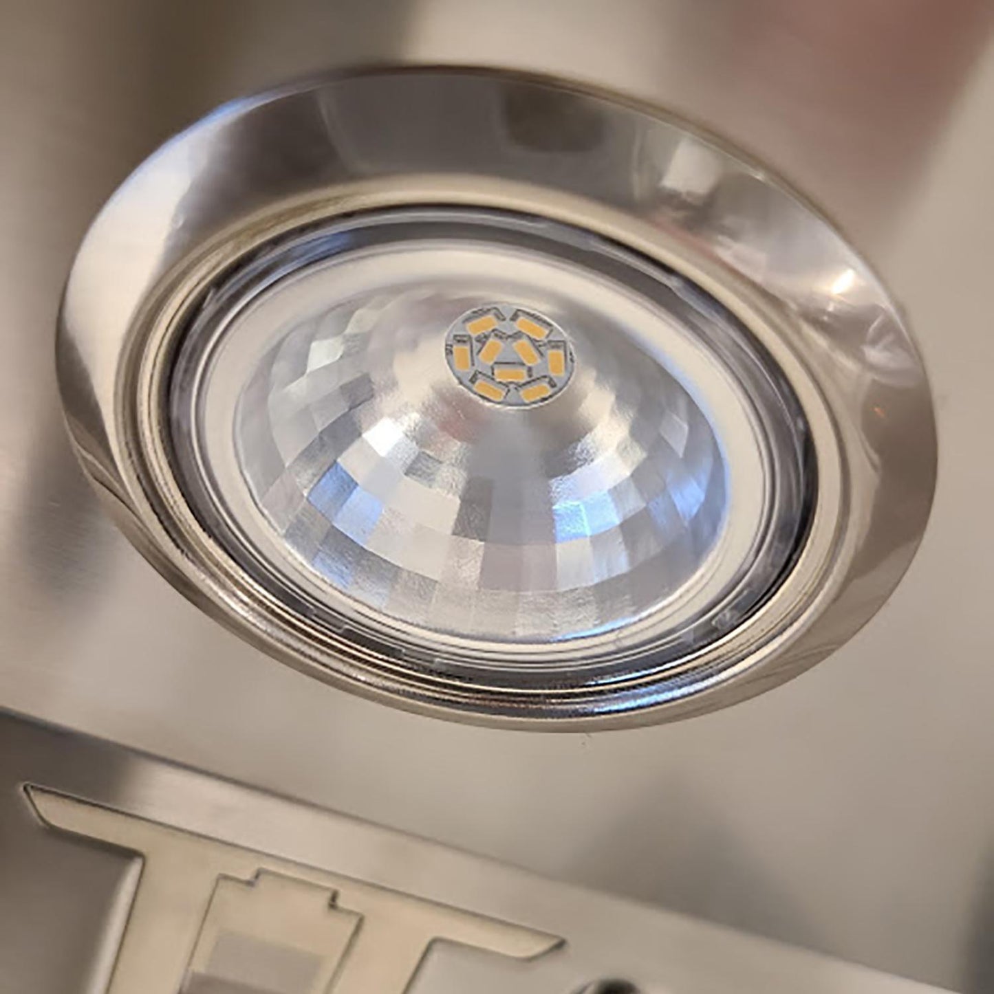 XO APPLIANCE XOIL4819SC 48" CCC 600/395 CFM liner insert hood 19" D in Stainless Steel - XOIL4819SC